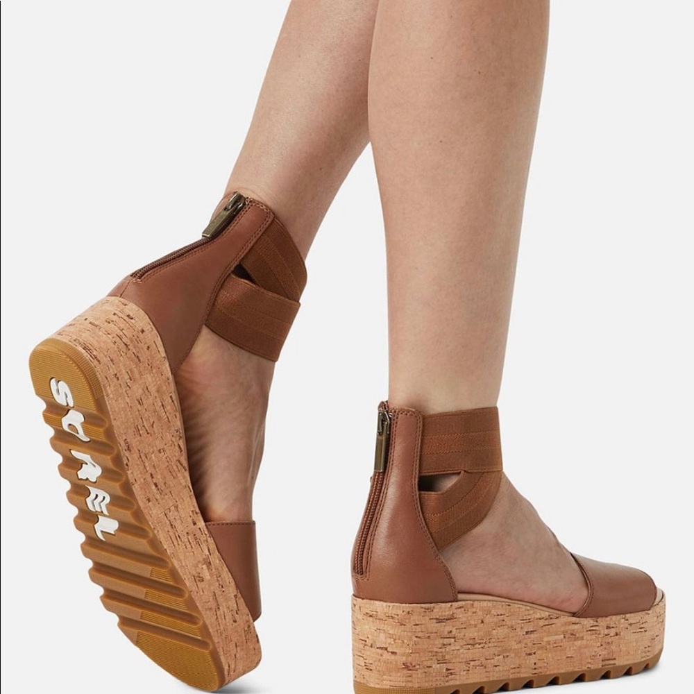 Brown ankle-strap Cameron flat form leather sandal from Sorel